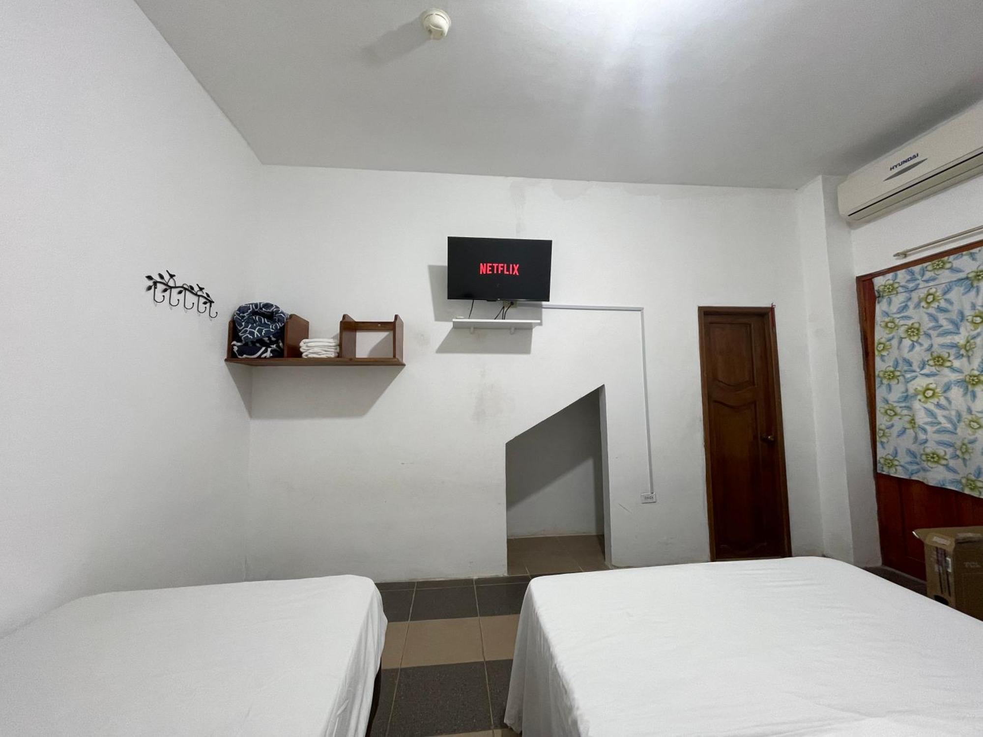 Casa De Huespedes "Darling" Hotel Пуерто Бакерисо Морено Екстериор снимка