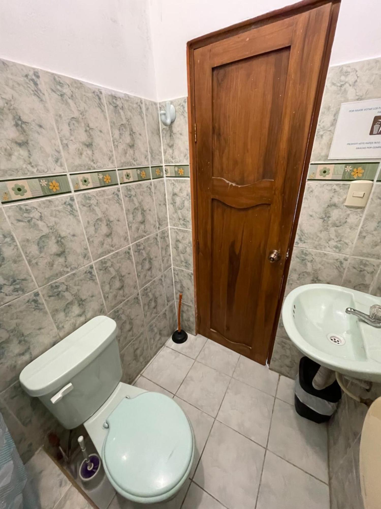 Casa De Huespedes "Darling" Hotel Пуерто Бакерисо Морено Екстериор снимка