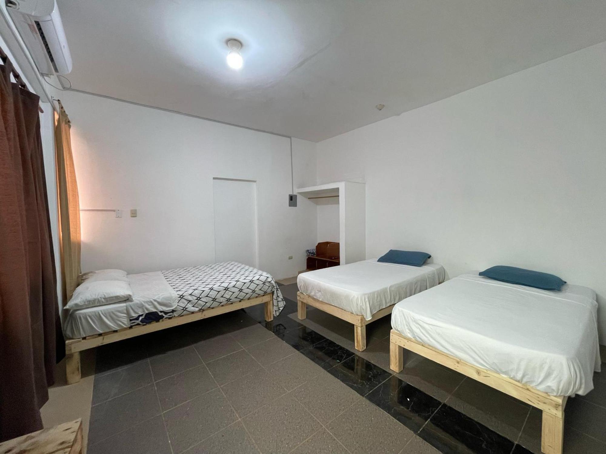 Casa De Huespedes "Darling" Hotel Пуерто Бакерисо Морено Екстериор снимка