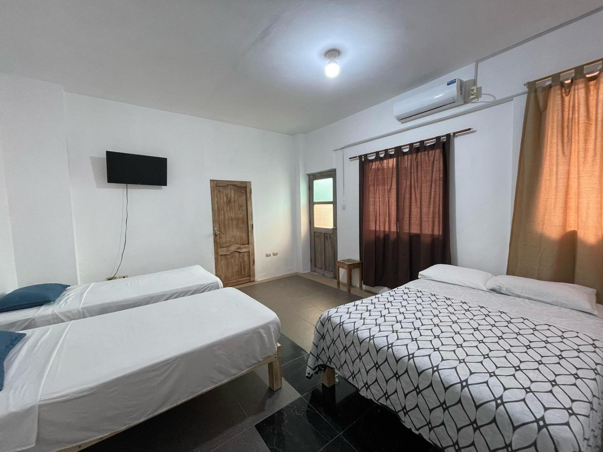 Casa De Huespedes "Darling" Hotel Пуерто Бакерисо Морено Екстериор снимка